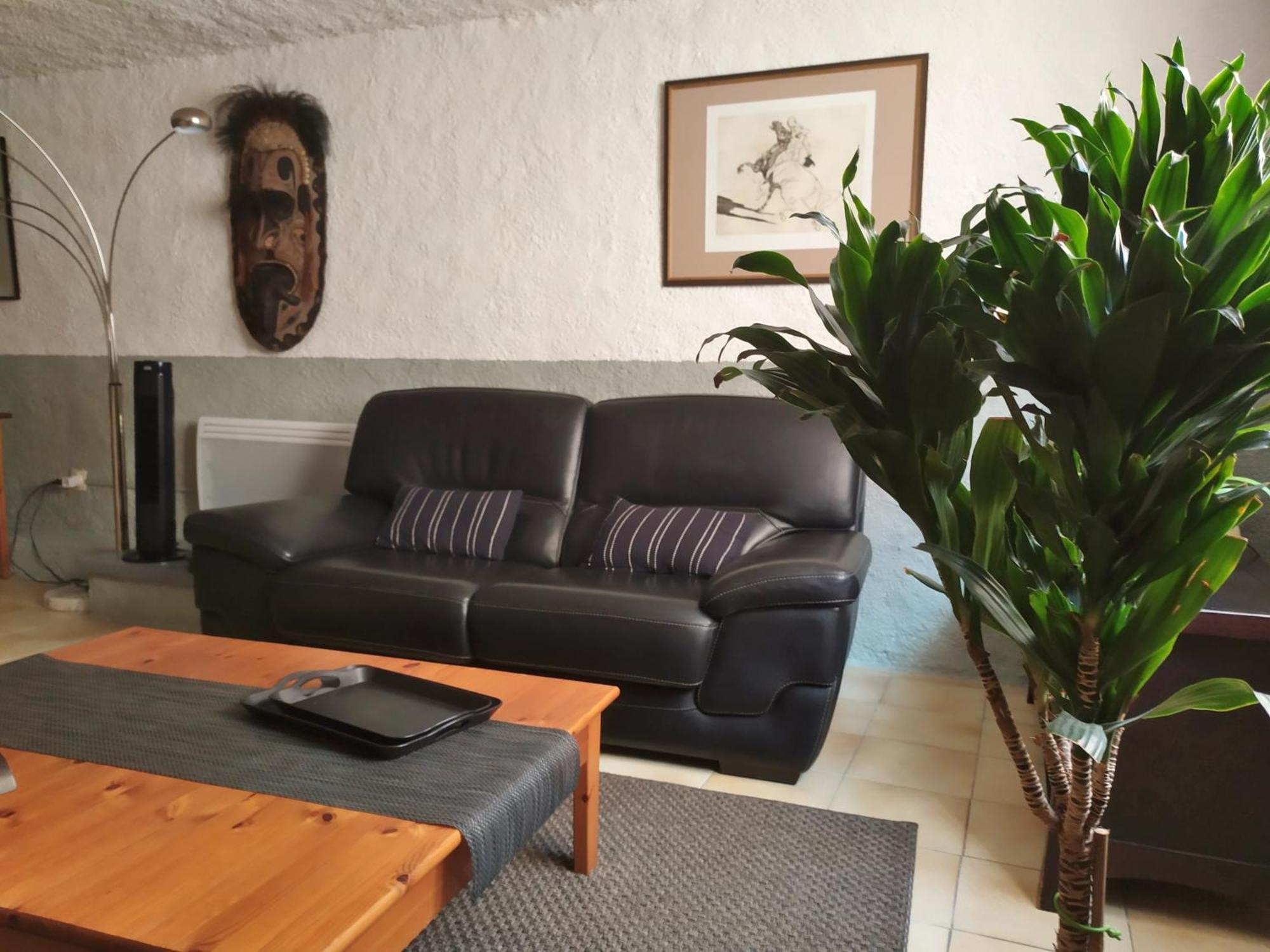 Apartment 55 M2 Proche Commerces Et Parking *